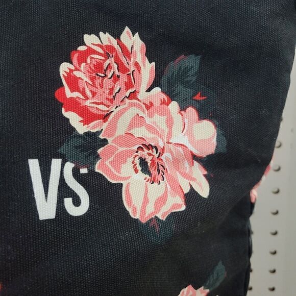 Victoria's Secret Roses Large Weekender Bag - Picture 6 of 12